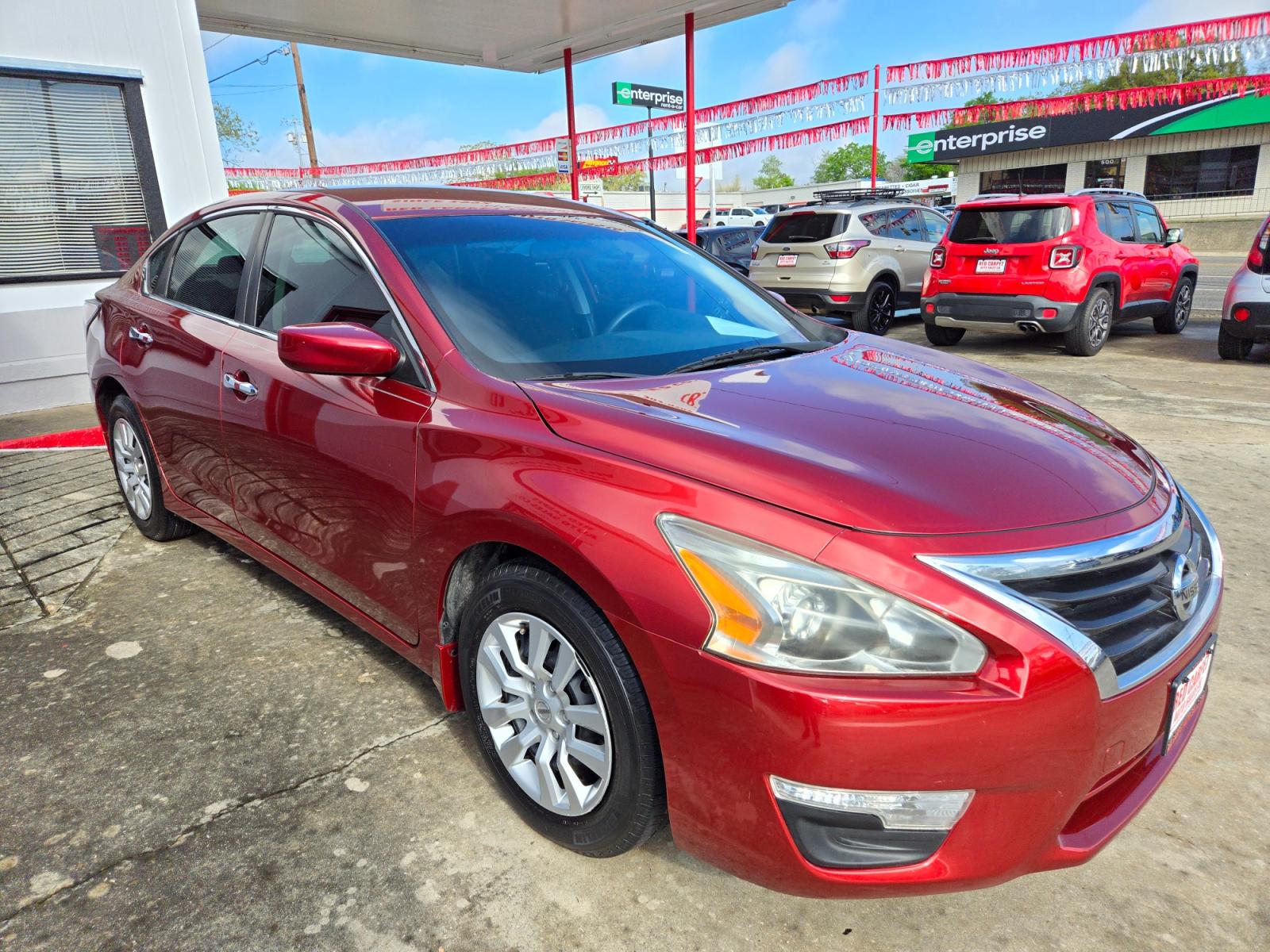 2015 Red Nissan Altima 2.5 S (1N4AL3AP9FC) with an 2.5L L4 DOHC 16V engine, Continuously Variable Transmission transmission, located at 503 West Court, Seguin, TX, 78155, (830) 379-3373, 29.568621, -97.969803 - Photo #1